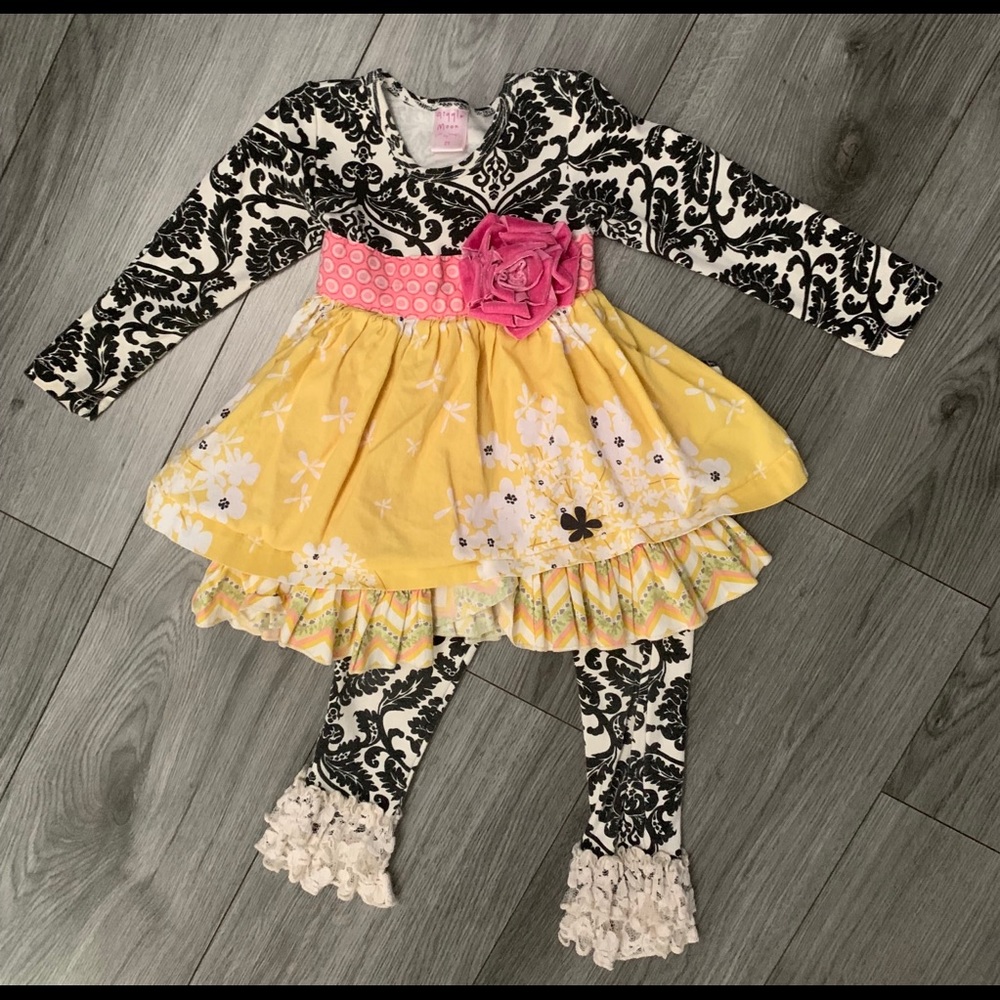 Giggle moon damask outfit